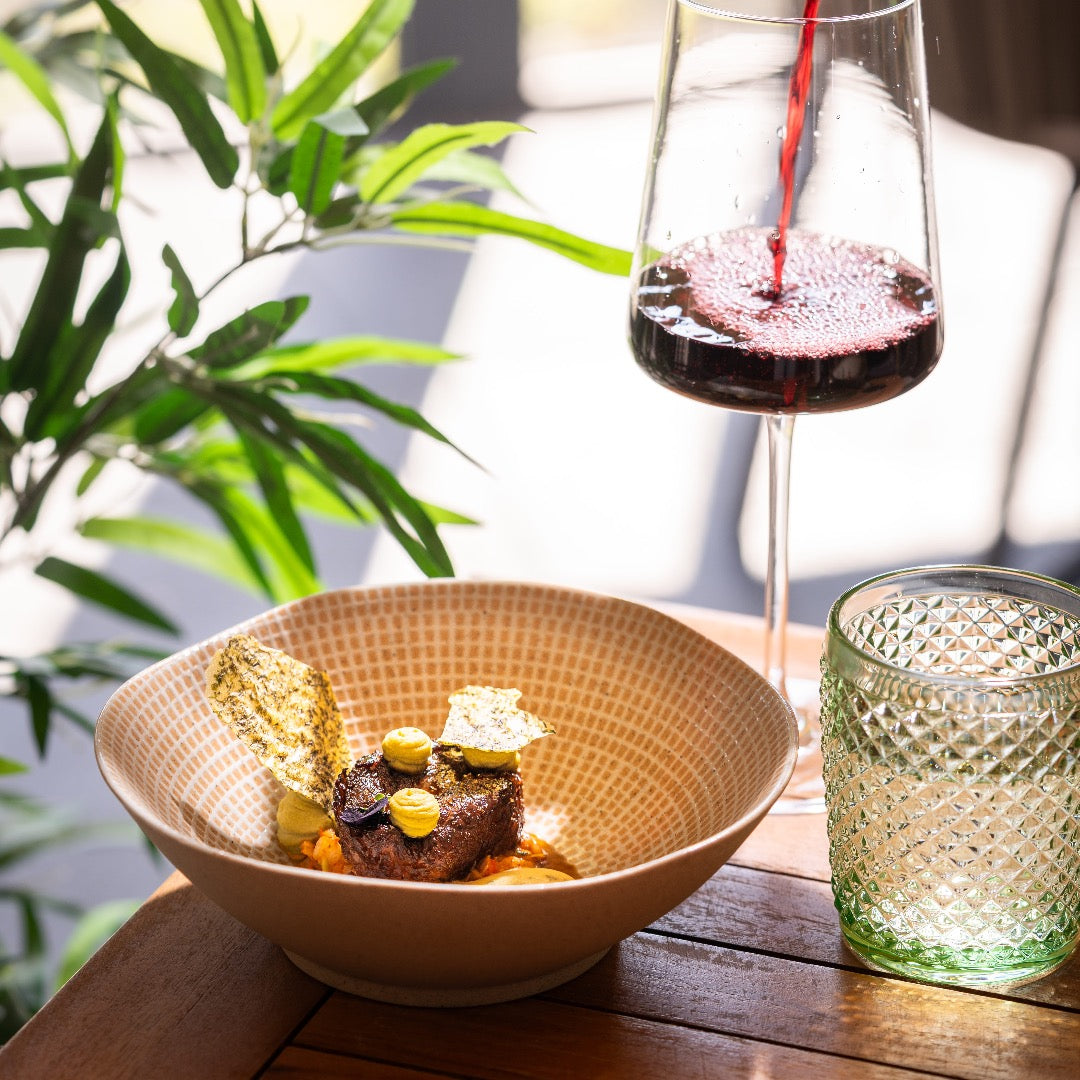 Steak gegrild met chimichurri, Argentijnser gaat het niet worden. Krokant van kervel en venkel gestoofd in chimichurri, geniet van deze smaakvolle tussenronde.