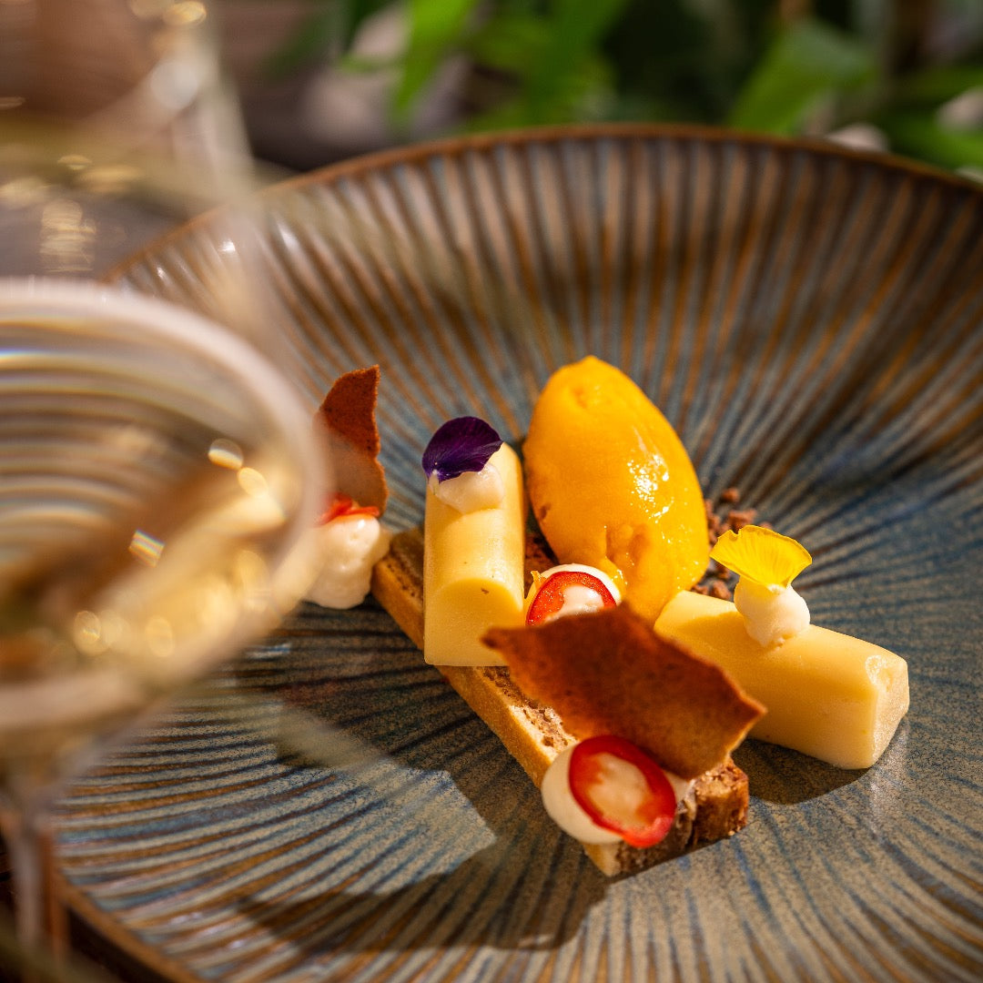 Wat een fantastische afsluiter van dit Paasmenu, spekkoek met pandan, mousse van mango en specerijen in het gerecht verwerkt.