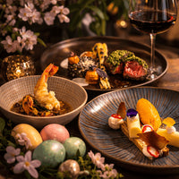 Dit hoofdgerecht brengt je naar de Marokkaanse keuken met smaken van medina, linzen en harira. Lamschump met witte asperges, munt, peterselie en nog veel meer kruidige smaken zoals we deze kennen uit deze keuken.