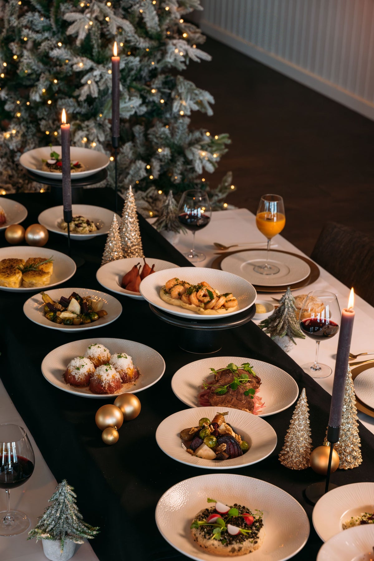 Stories | Sharing family dinner Christmas vegetarian 