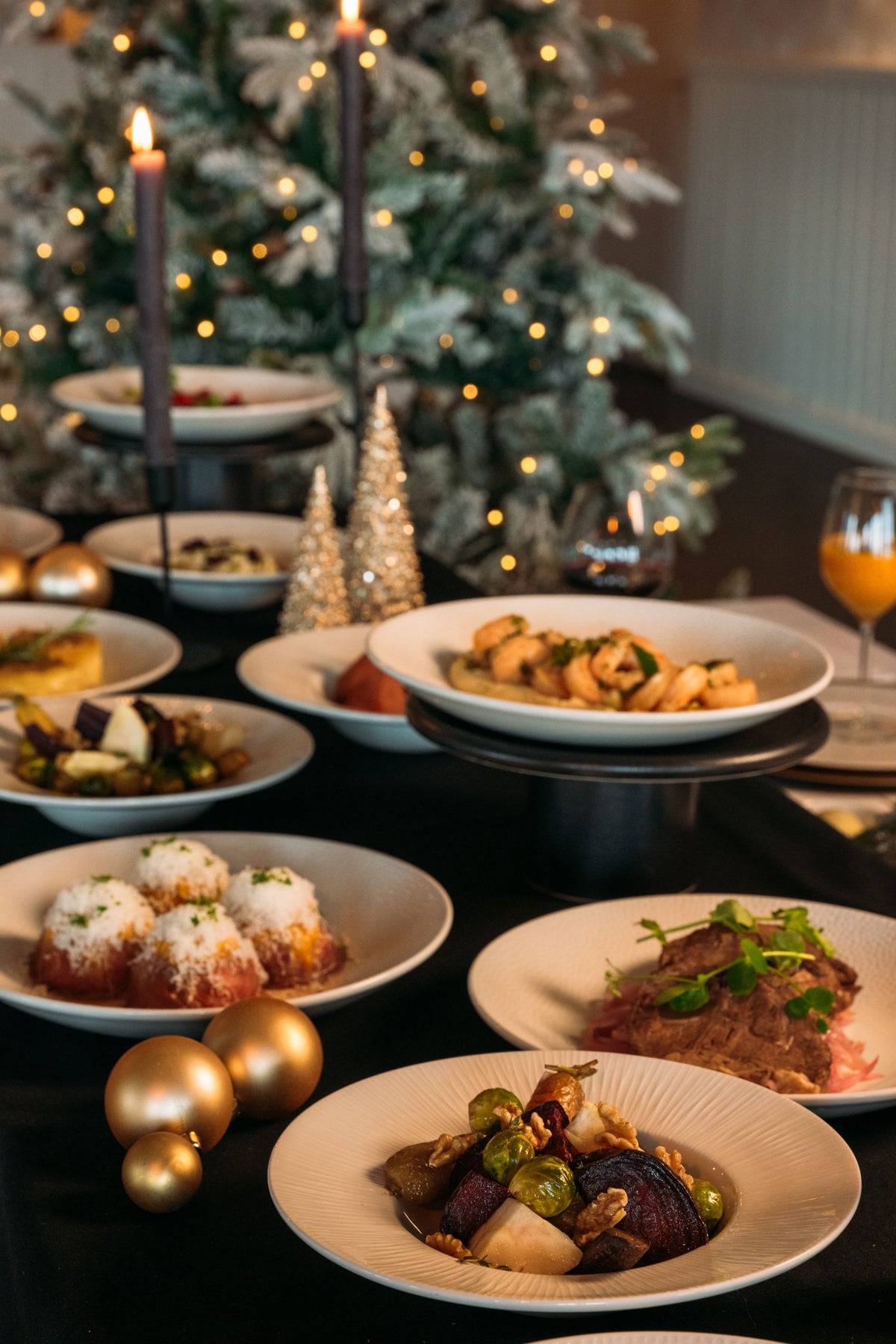 Stories | Sharing family dinner Christmas vegetarian 