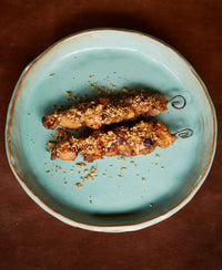 Kip yakitori met Asian glaze en hazelnootcrumble